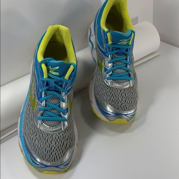 Mizuno women size 10.5 “SEXY”running shoe - Picture 16 of 16